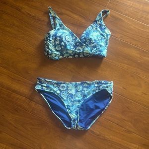 NipTuck Bikini Blue and White Multi Fit Top Size 10